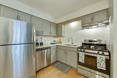 1440 S Neltor Blvd 1 Bed Apartment for Rent Photo Gallery 1
